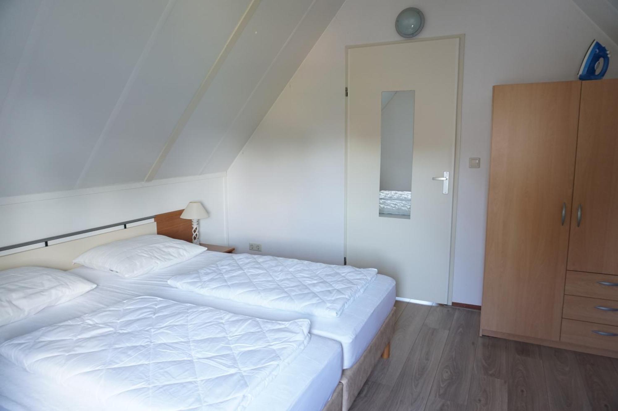 Vakantiehuis Kustverhuur, Park Schoneveld Stern 266 *