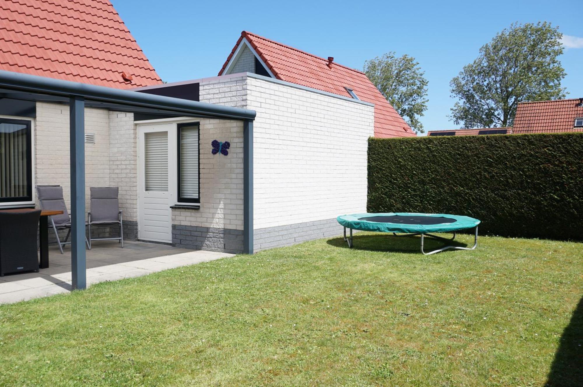 Vakantiehuis Kustverhuur, Park Schoneveld Stern 266 *